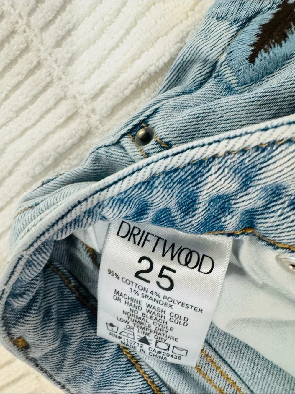 Driftwood Floral Embroidered Cropped Wide Leg Jeans Size 25 Light Wash - Picture 5 of 10